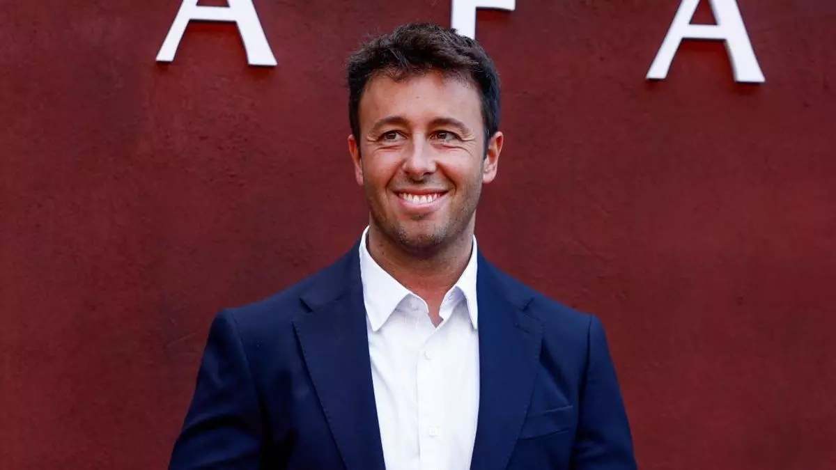 Matías Prats (41 ans) : "Mon père, en tant que journaliste, a un 10, mais en tant que grand-père, il est inégalable. Mon fils est choqué par sa voix"