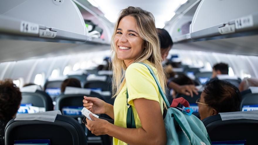 L'astuce du sac à dos dans l'avion, apprenez-la pour votre prochain vol