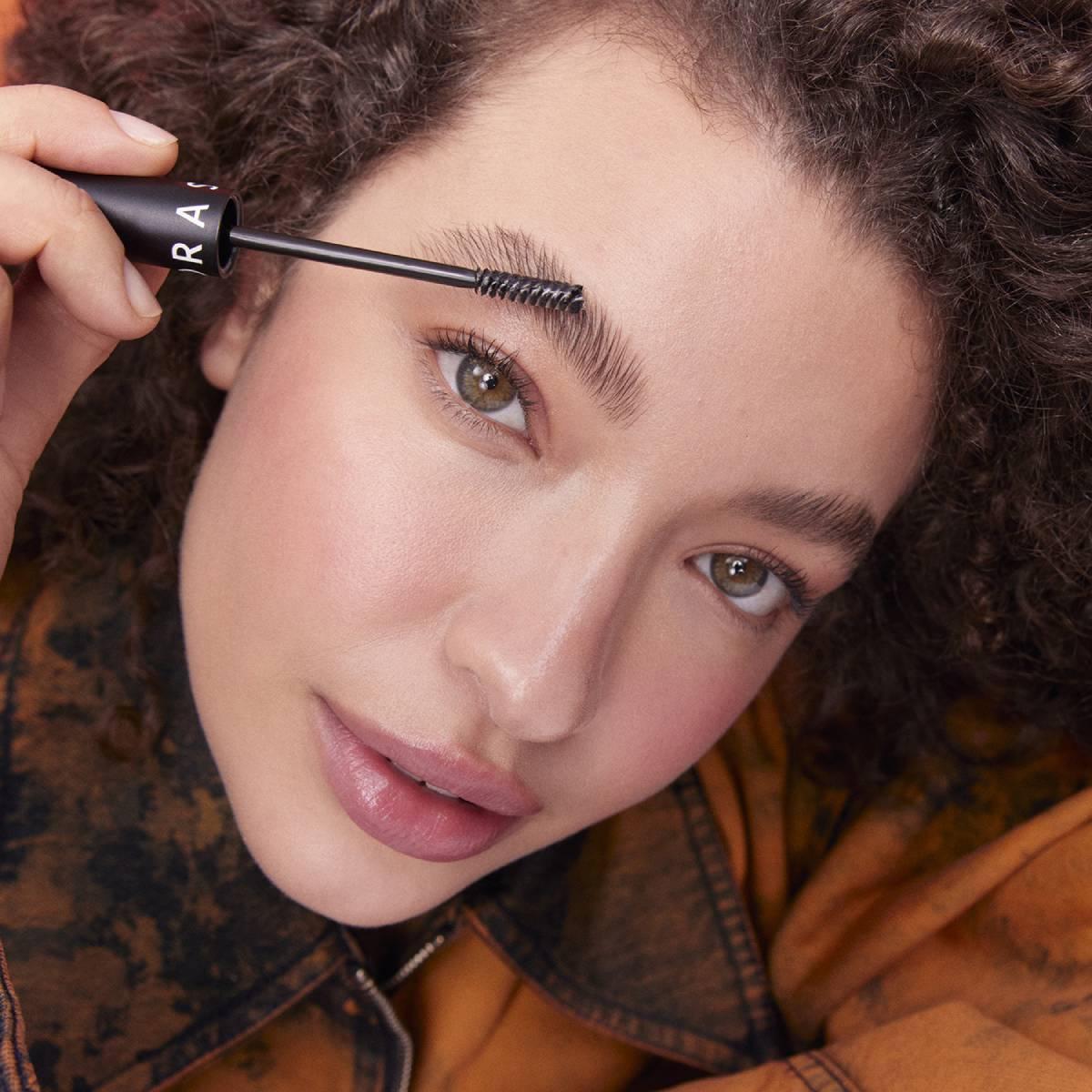Le gel fixateur pour sourcils dont tout le monde parle