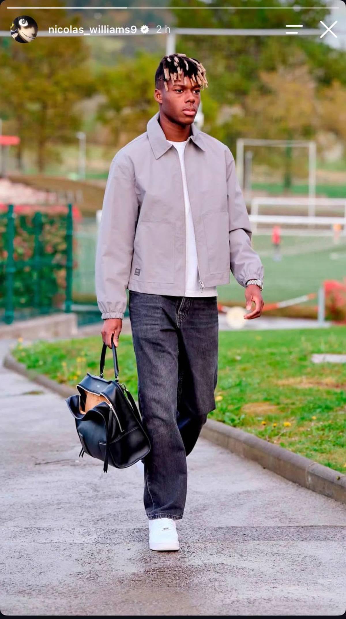 Nico Williams avec un sac Loewe à la Coupe du monde 2026