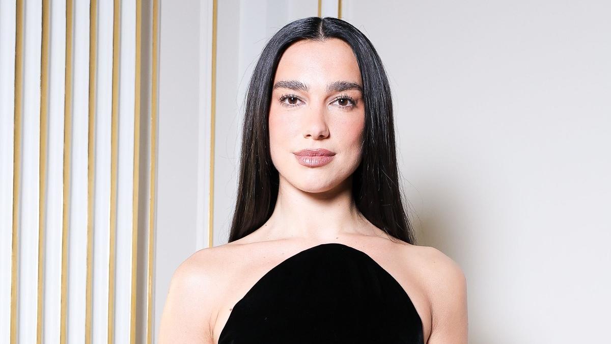 L'entraînement en force de Dua Lipa pour pouvoir endurer et danser avec des talons
