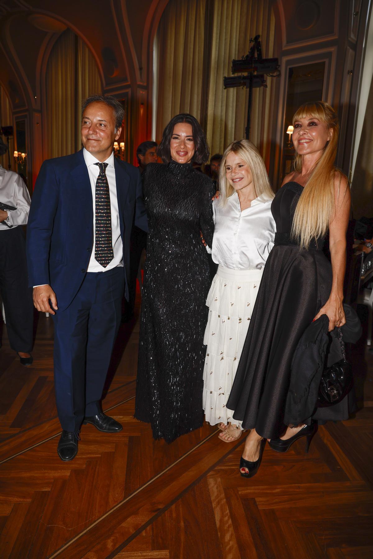 Eugenia Martínez de Irujo et Cayetana Guillén Cuervo posent ensemble à l'événement El Confidencial