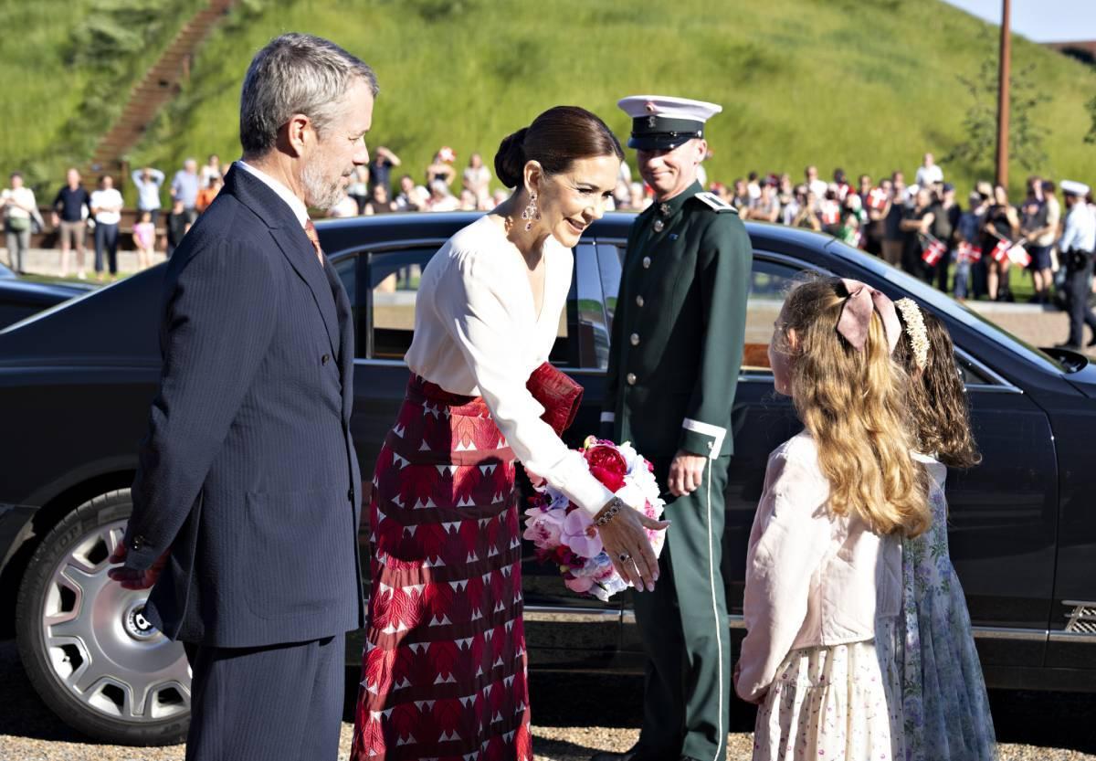 Le look de Mary du Danemark avec une jupe espagnole