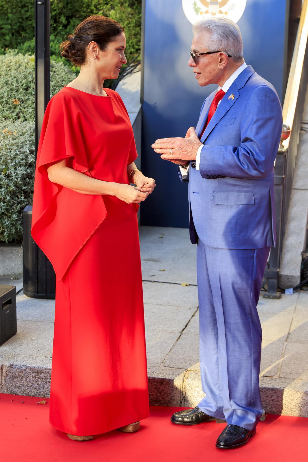 Isabel Díaz Ayuso accueille l'ambassadeur Benjamin Leon Jr. à l'ambassade des États-Unis à Madrid