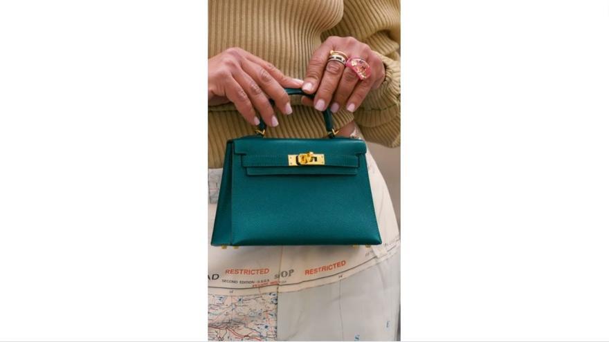 Le sac Birkin emblématique d'Hermés transforme les trottoirs en podium