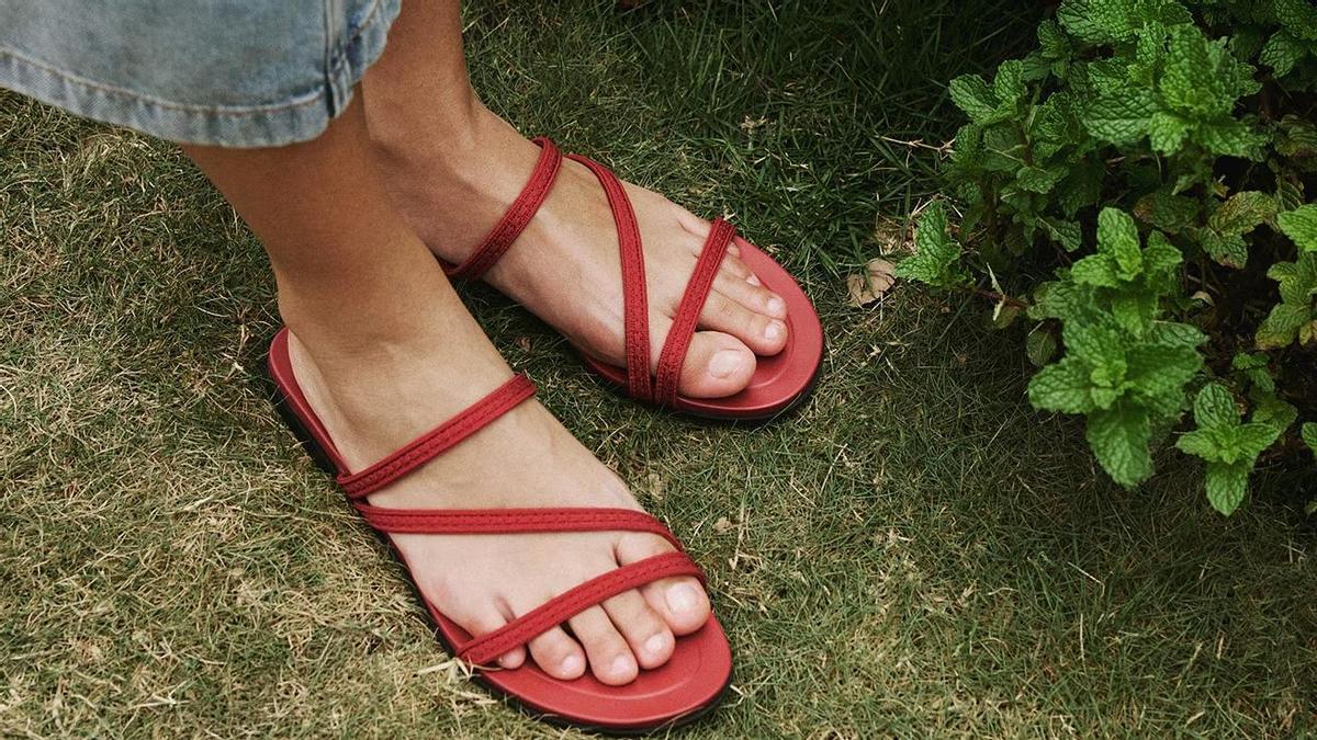 Sandalias planas, cómodas y bonitas para conseguir los mejores looks en la ola de calor