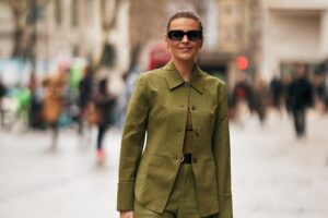 Adieu les robes : Lefties vend le plus bel et élégant ensemble monochrome à moins de 44 euros