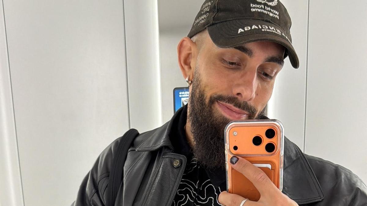 Borja Iglesias: "Me pinto las uñas, porque es una forma de concienciarme y luchar desde mi posición contra el racismo. Además, tengo que admitir que me gustan"