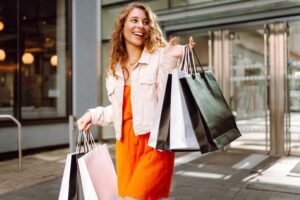 Compte à rebours pour les soldes d'été 2026 chez Zara, Mango, Sfera et El Corte Inglés : dates, horaires clés et dans quels magasins ils ont déjà commencé