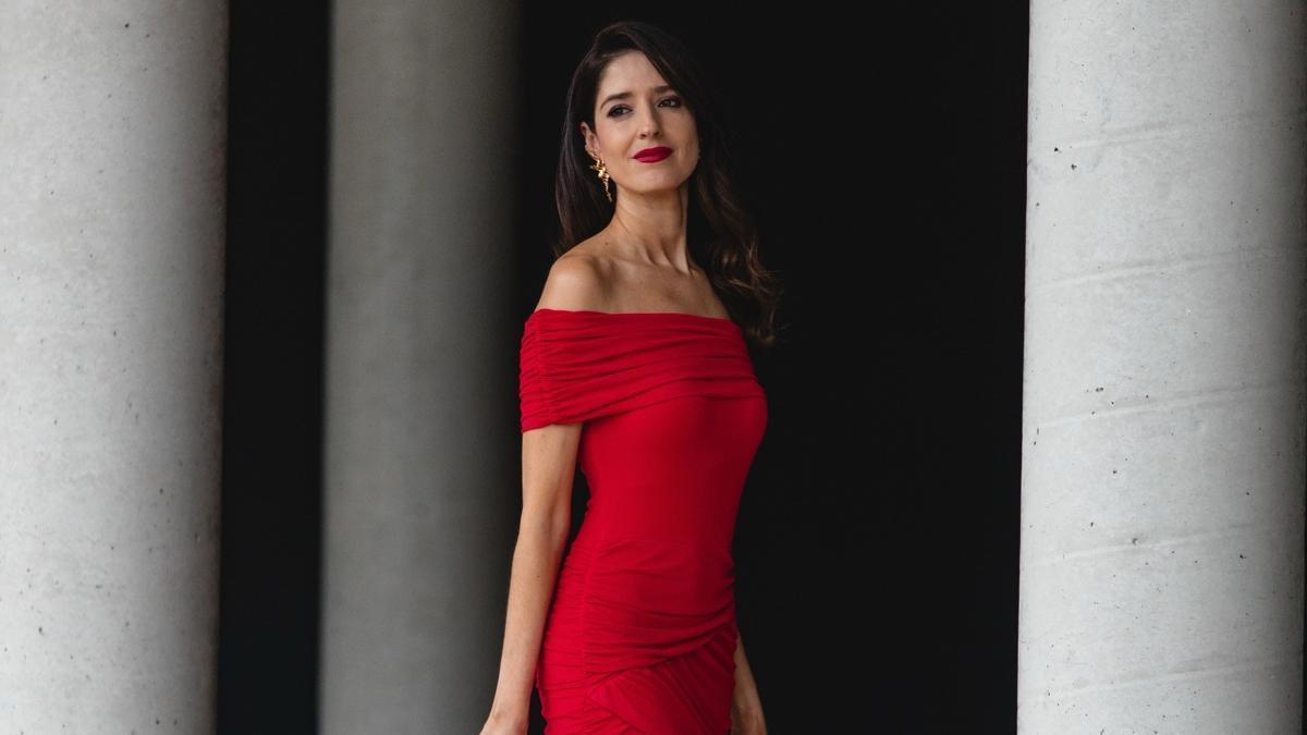 Un look de invitada de la influencer Sandra Majada de la firma española Miphai