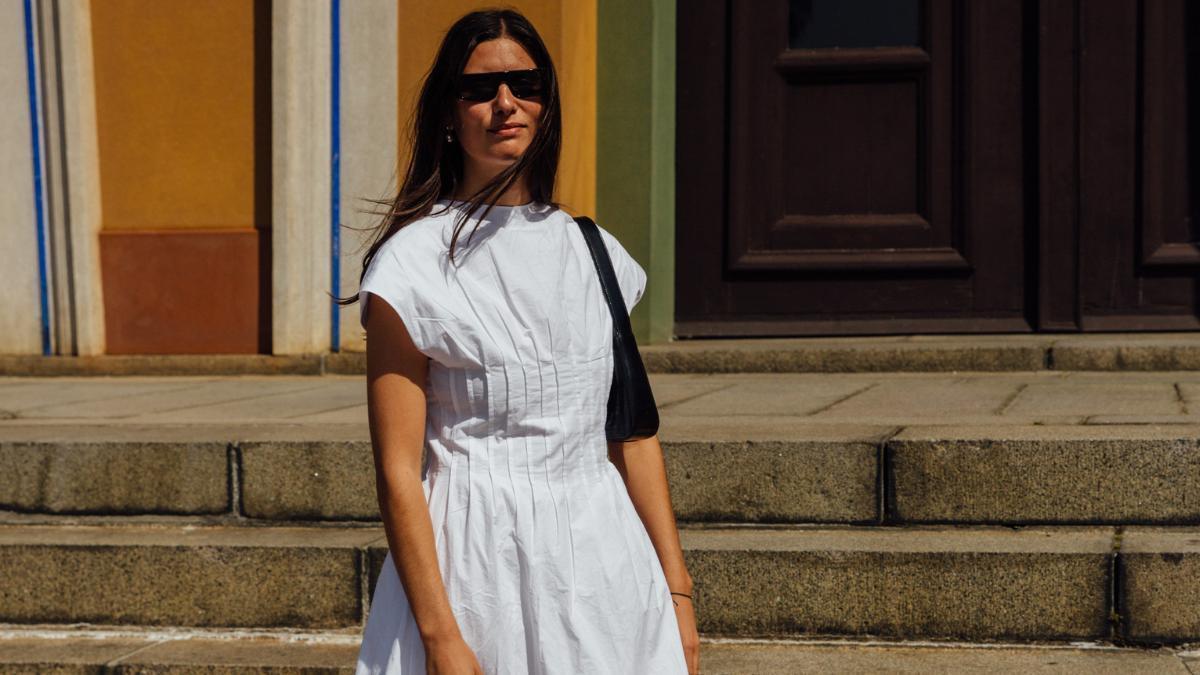 Mañana se esperan colas kilométricas en Sfera para conseguir los vestidos blancos de estilo ibicenco que no pueden faltar en tu maleta de vacaciones