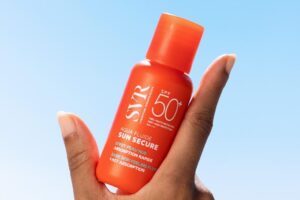 Dernier conseil beauté : nous avons trouvé la crème solaire qui vous fera oublier que vous la portez