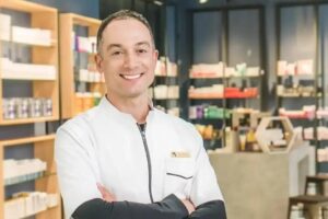 Eduardo Senante, pharmacien, à propos des mythes de l'été : « Avec le soleil, la mélanine est libérée dans tout le corps. Vous pouvez bronzer sur vos jambes et avoir une tache sur votre visage »