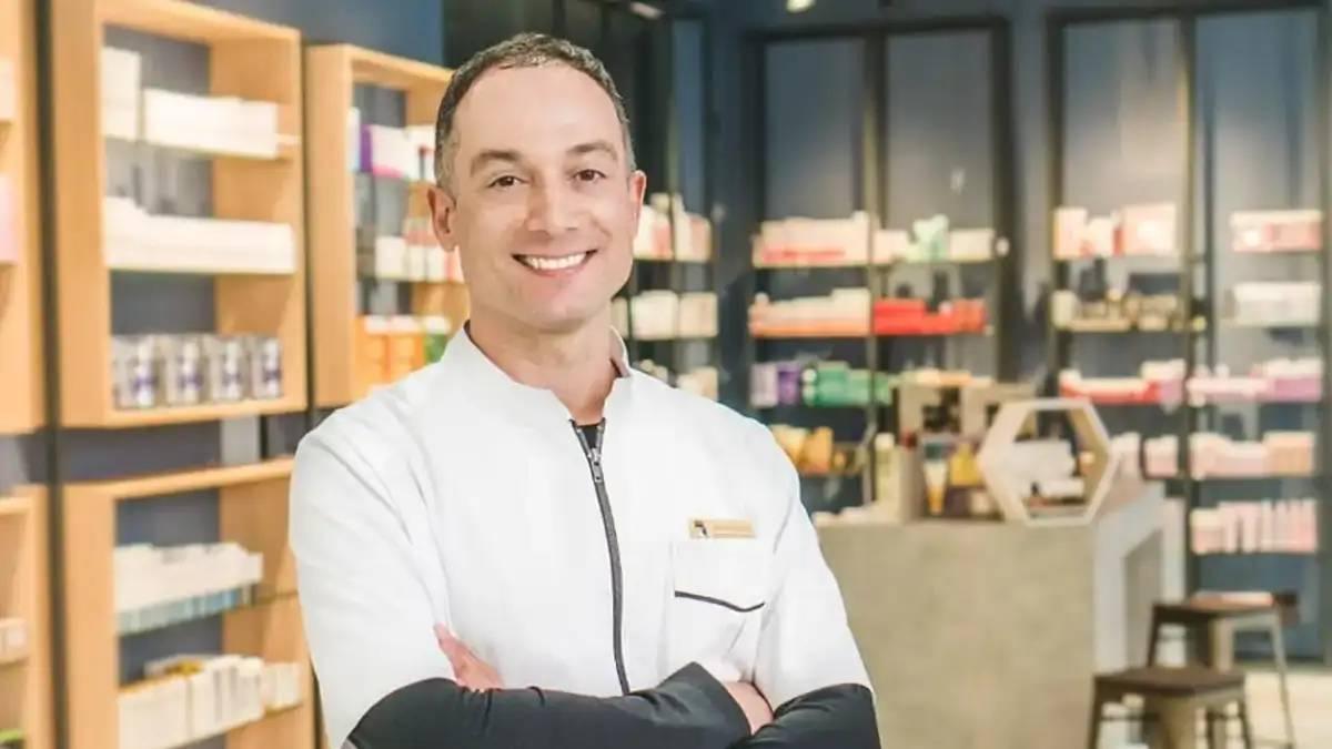 Los 3 mitos del verano más comunes desmontados por el farmacéutico Eduardo Senante.