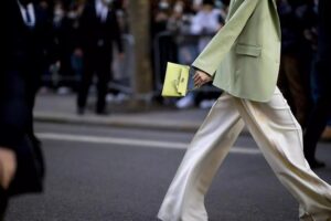 En tant qu'experte de la mode, j'ai trouvé le pantalon blanc qui vous va le mieux en été : il vient de Stradivarius et coûte moins de 26 euros.