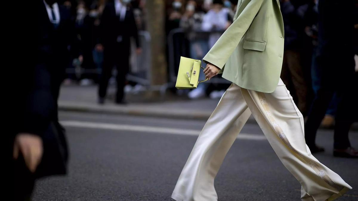 Como experta en moda he encontrado el pantalón blanco que mejor sienta del verano: es de Stradivarius y cuesta menos de 26 euros