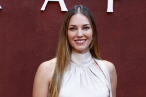 Helen Lindes (44 ans) : « Je prends deux œufs au plat au petit-déjeuner avec des toasts d'épeautre, un peu de fruit et un café au lait végétal. Je fais des exercices de force et de tonification, avec des poids »