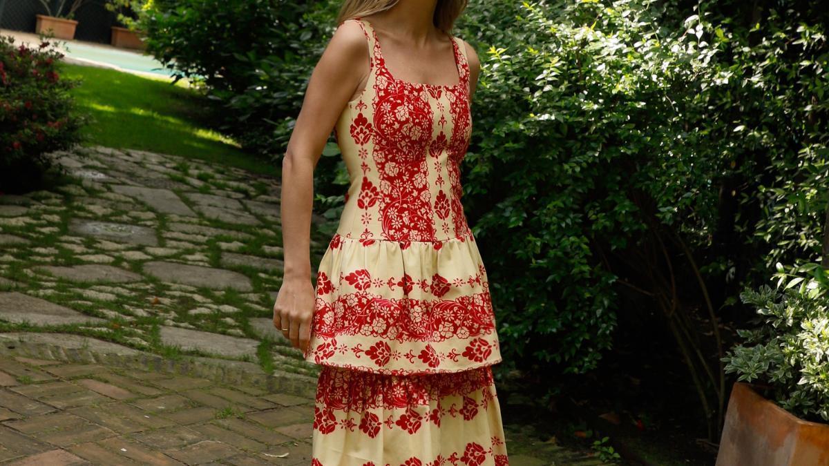 Invitadas de comunión y bautizo, los vestidos lisos ya no se llevan: 10 diseños estampados de tendencia 2026 con los que irás más acertada y estilizada