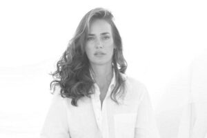 Irene Esser (34 ans), le nouvel amour d'Iker Casillas : « Je me lève entre 6 et 8 heures du matin et j'aime commencer la journée avec un bon petit-déjeuner. J'ai l'habitude de prendre du jus de carotte, du yaourt parfois et des arepas si j'ai plus de temps pour cuisiner. J'apprécie aussi beaucoup un bon café »