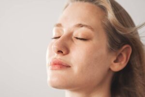 La climatisation peut endommager votre peau sans que vous le sachiez : voici comment l'éviter, selon les experts