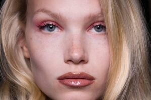 Le maquillage été 2026 qui fait mouche n'a rien à voir avec ce que vous faites depuis des années