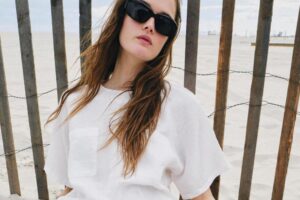 Le pantalon en lin avec ouverture vient d'arriver chez Zara et est disponible en quatre coloris