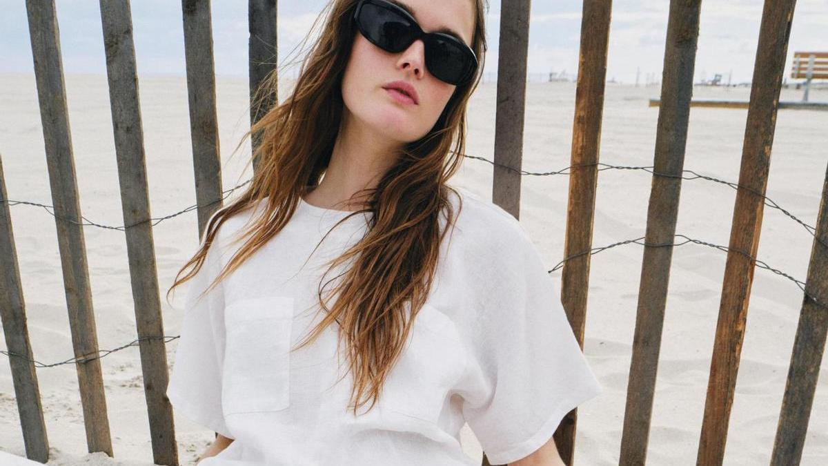 Acaban de llegar a Zara los pantalón de lino con abertura y disponibles en cuatro colores
