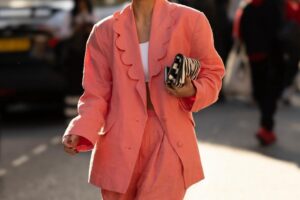 Lefties va au-delà et vend l'ensemble de style rustique le plus spécial pour des looks de bureau printemps-été élégants et frais.