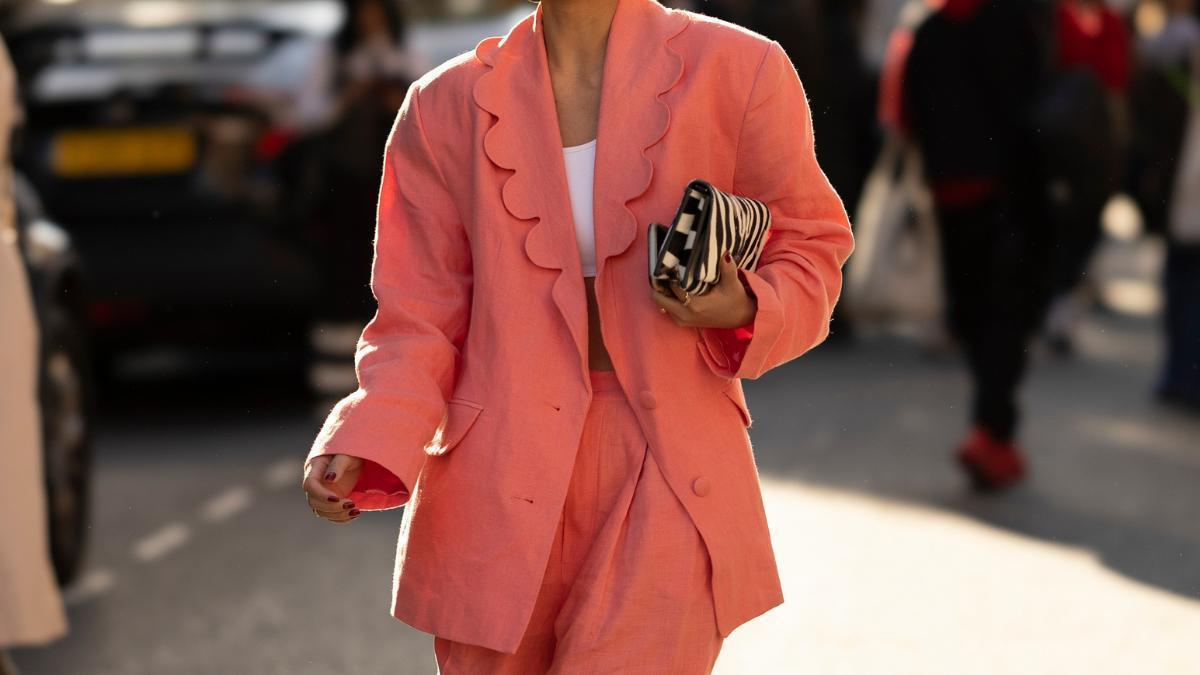 Lefties se supera y vende el conjunto de estilo rústico más especial para looks de oficina elegantes y fresquitos de primavera-verano