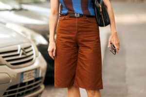 Les femmes de plus de 50 ans disent adieu aux pantalons longs : 5 bermudas midi Zara élégants, frais et à effet jambe stylisée qui cartonne dans toutes les tailles