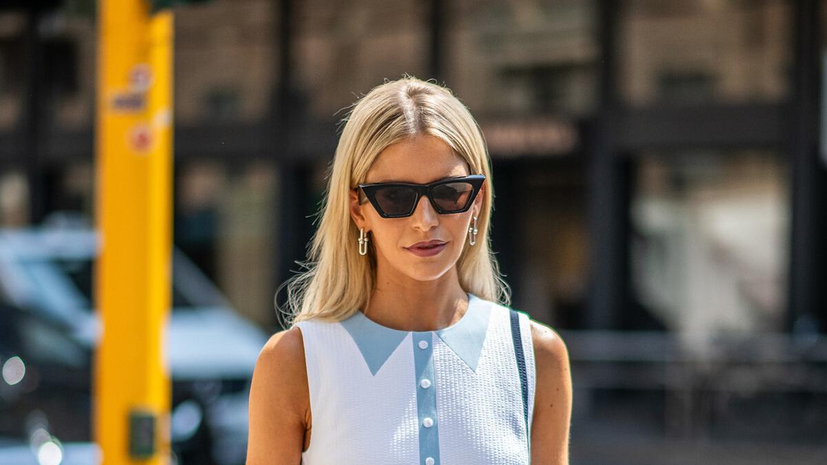 Un look de street style con un vestido fresquito ideal para llevar cualquier día de la semana