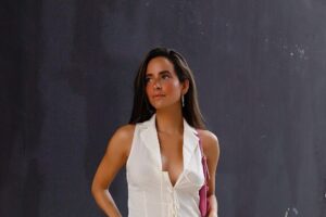 Mango lance le jean court le plus large et le plus simple que l'on portera avec des chemisiers blancs en été