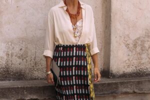 On retrouve chez Zara les jupes paréo qui stylisent le plus les jambes et se combinent le mieux avec des hauts habillés pour des looks d'été élégants.