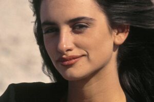 Penélope Cruz en 1992 utilisait déjà le maquillage avec l'astuce de combiner blush et lèvres pour un maquillage rapide et beau