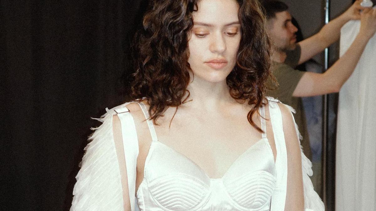 Rosalía regresa a los escenarios con 4 looks impactantes firmados por Dior