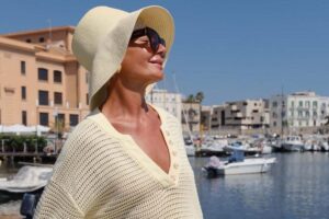 Un short oui, mais de cette longueur : le bermuda blanc de Zara que les femmes de plus de 50 ans vendent parce qu'il est super flatteur et confortable