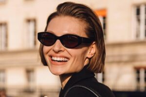 Voici comment prendre soin de vos cheveux cet été pour entretenir leur couleur : « Un rinçage continu au chlore de la piscine et également après la plage est indispensable »