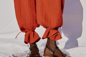 Zara et Mango coïncident : ce sarouel est le vêtement star de 2026 et vous pouvez donc les combiner comme un expert
