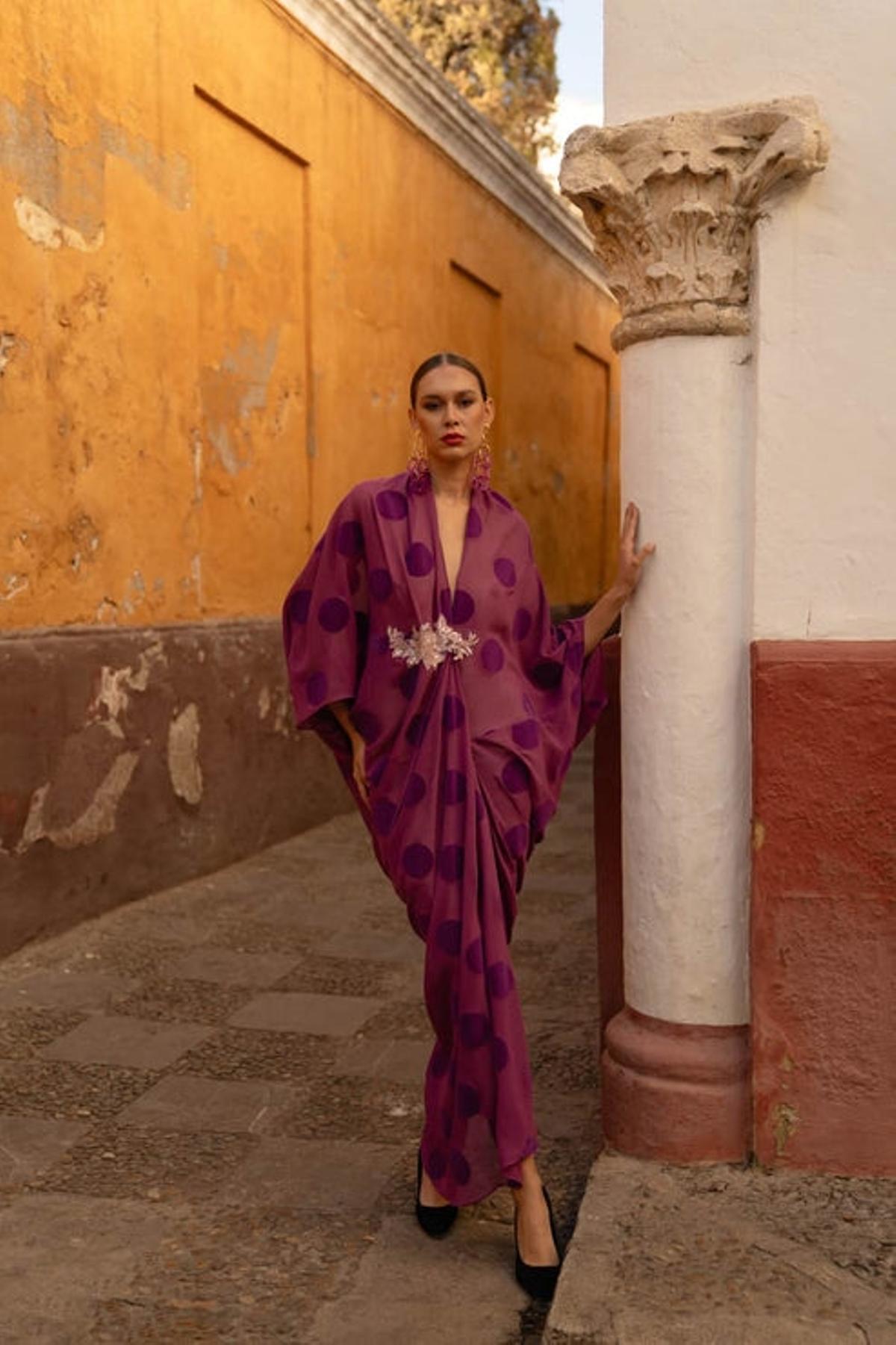 Robe violette à pois