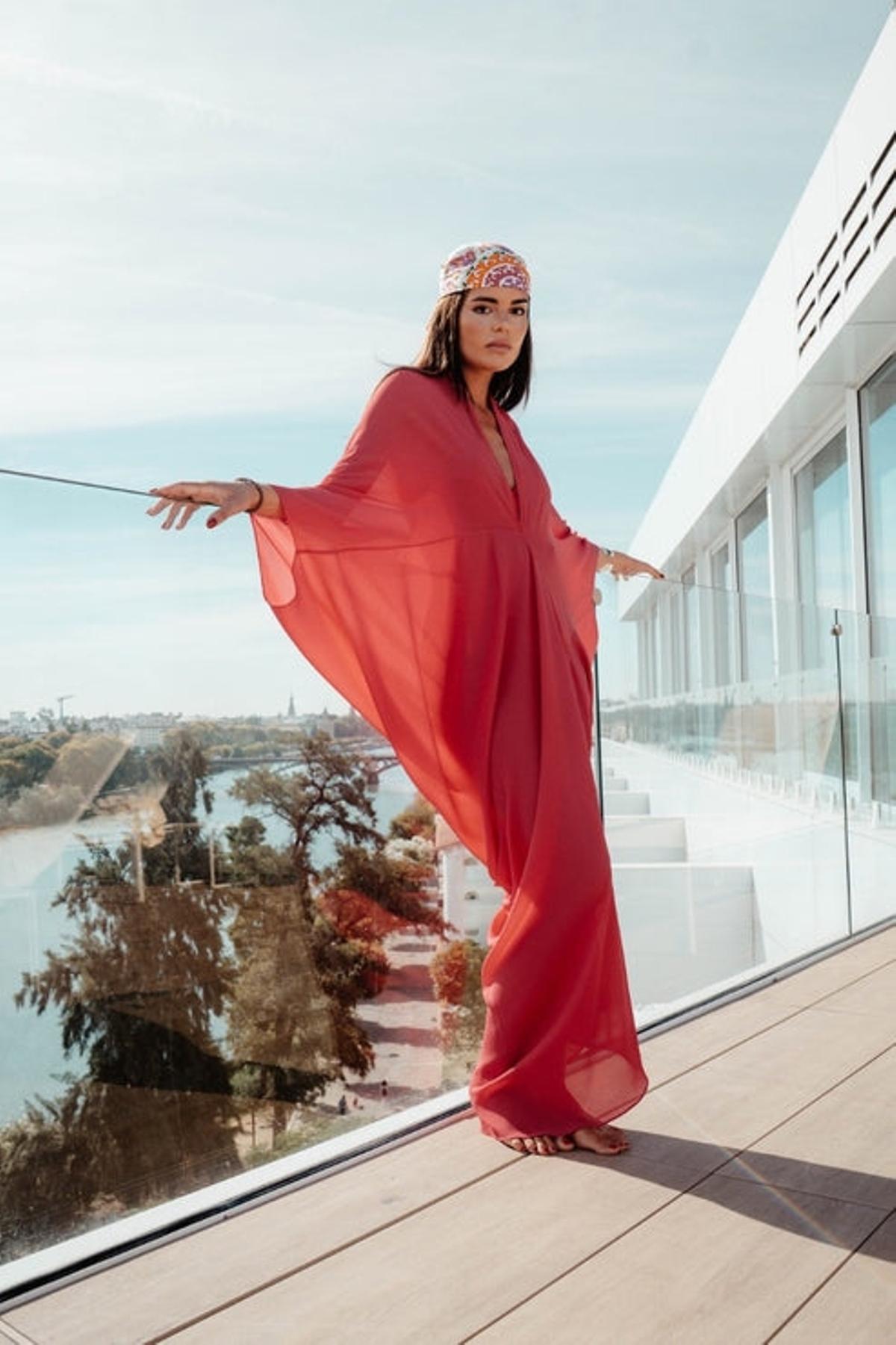 Robe fuchsia avec transparences