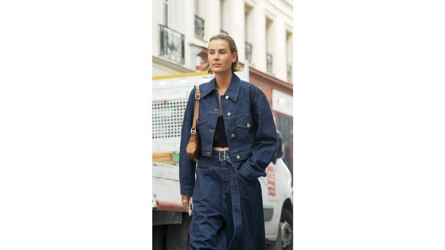 Total denim : la tendance intemporelle la plus vue dans les rues