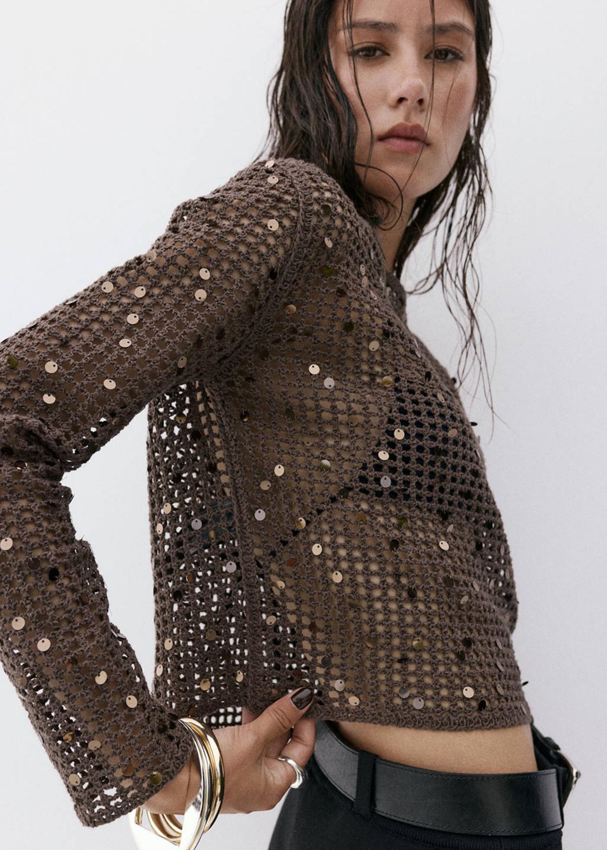 Pull au crochet avec paillettes