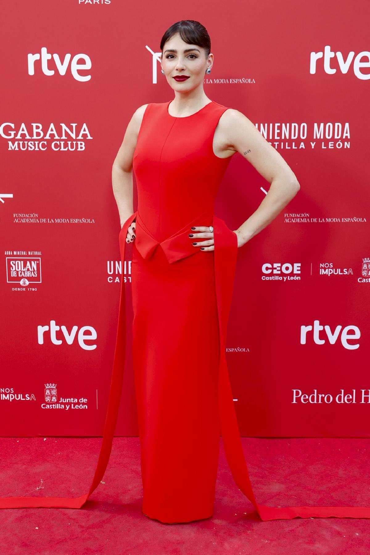 Andrea Duro avec un look de Baro Lucas aux IIIes Oscars de la Mode Espagnole