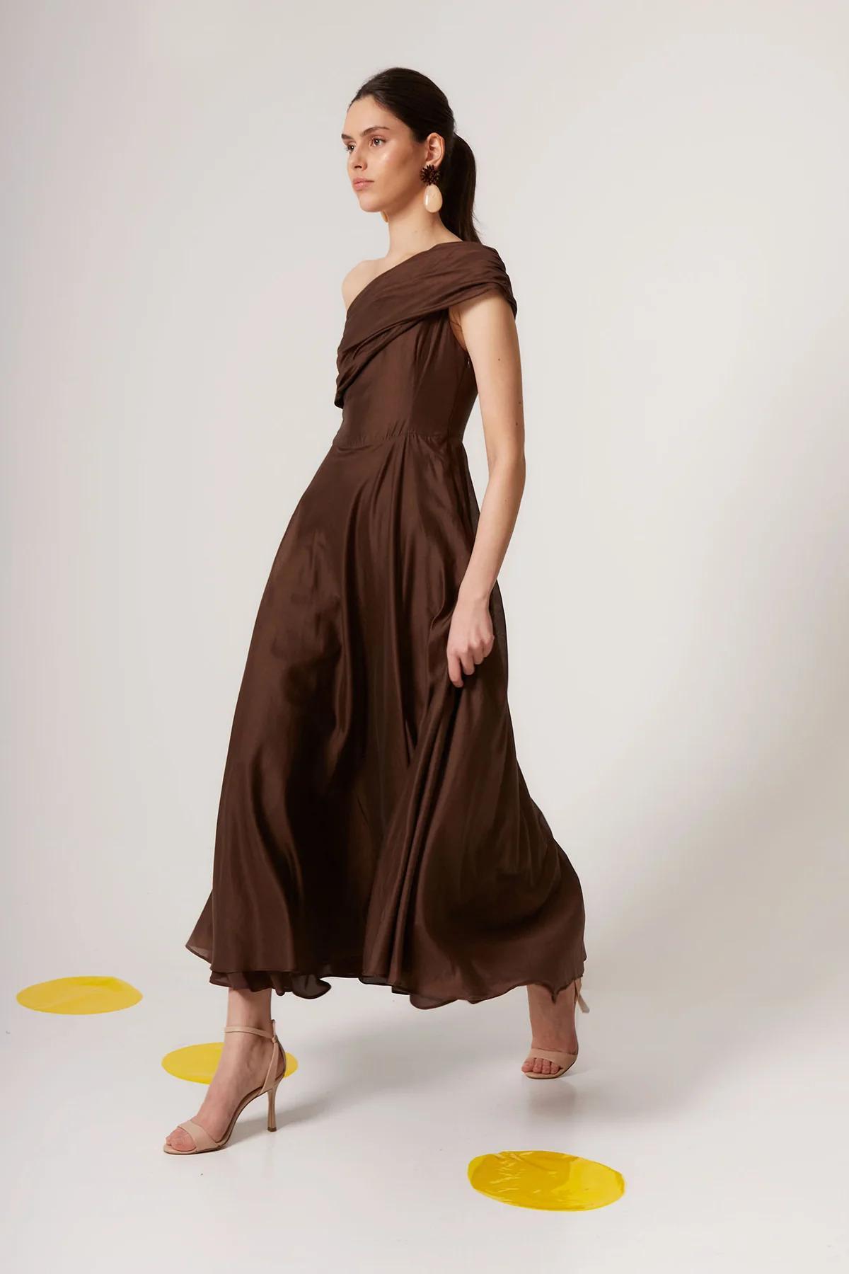 Robe d'invité marron