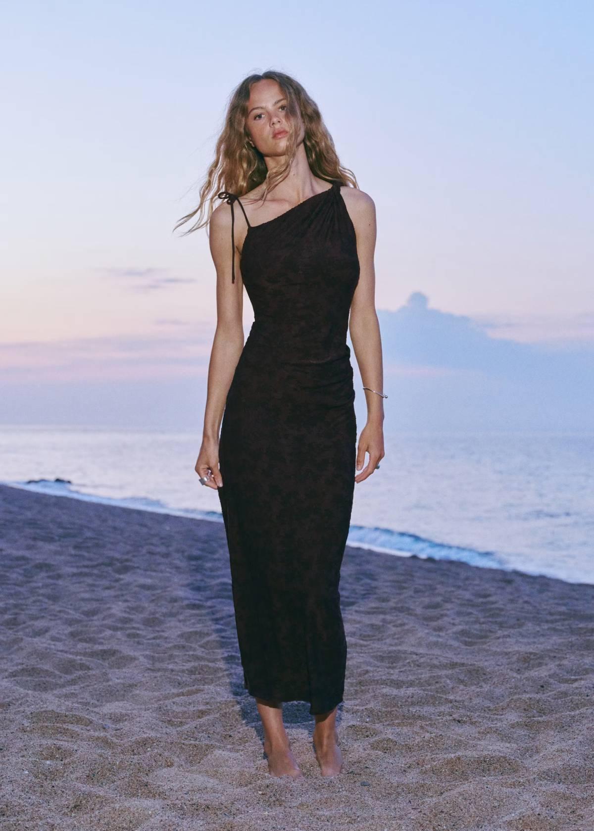 Robe longue asymétrique, par Mango