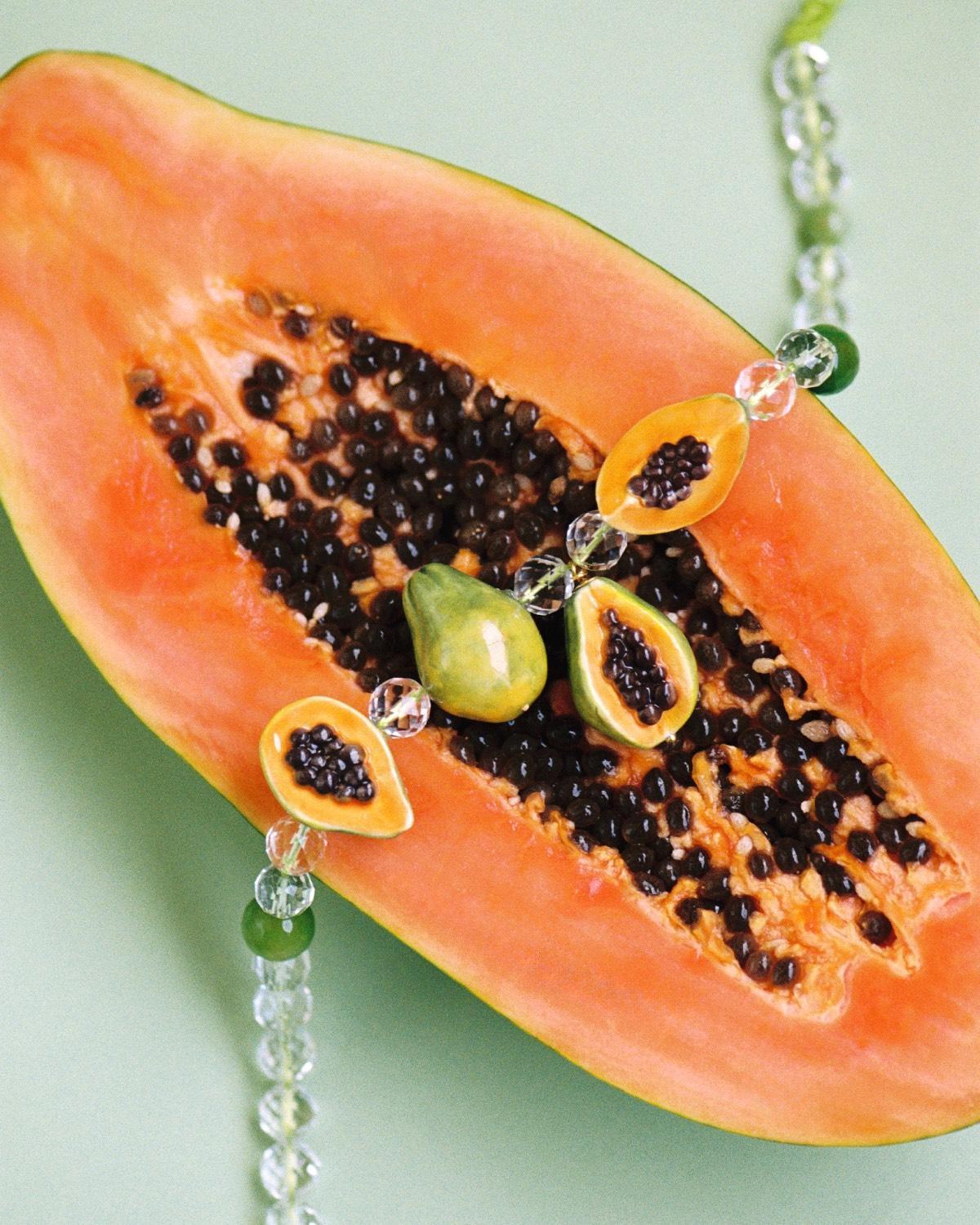 Le collier papaye tropicale de Victoria Federica