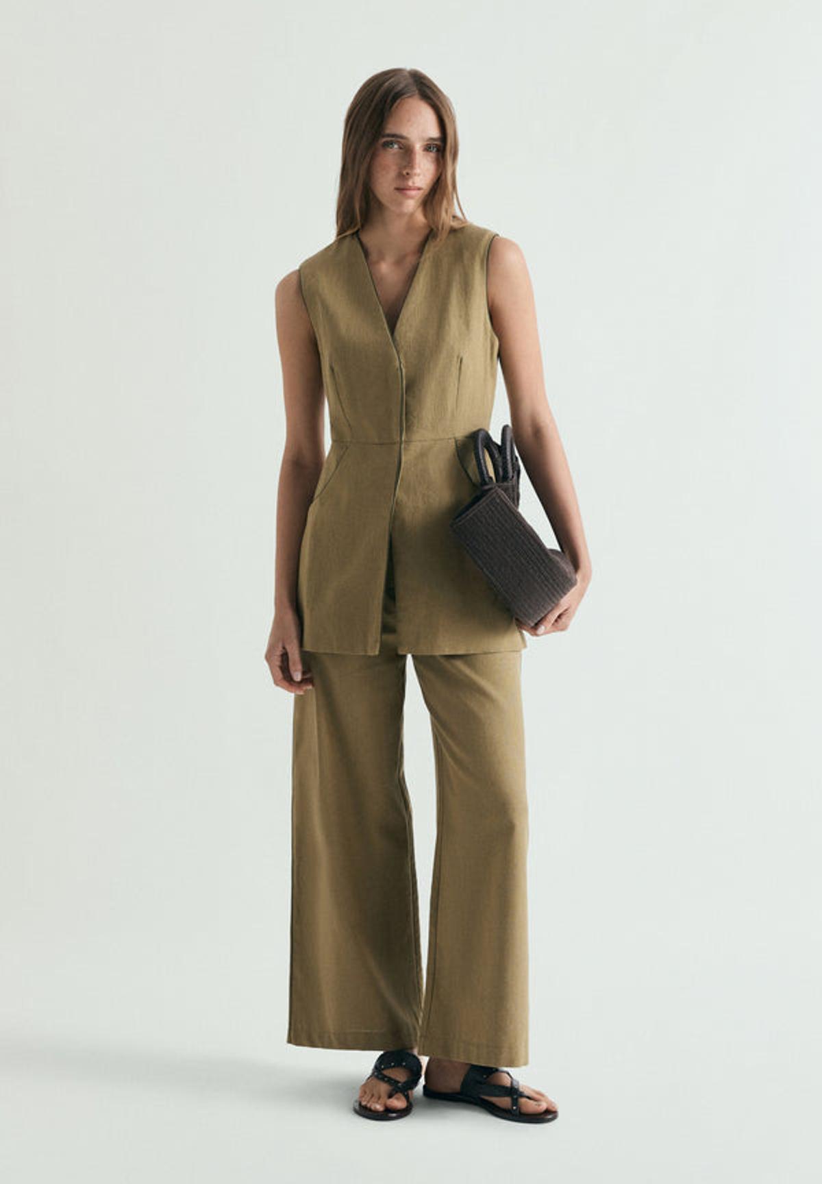 Ensemble en lin monochrome