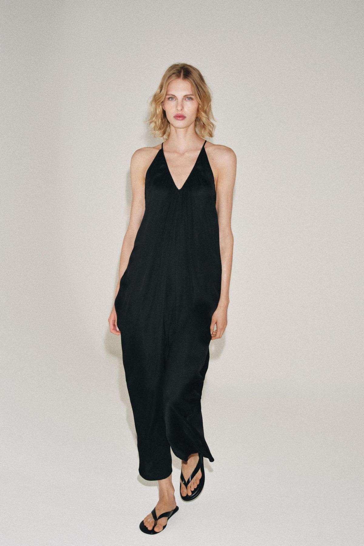 Robe noire drapée