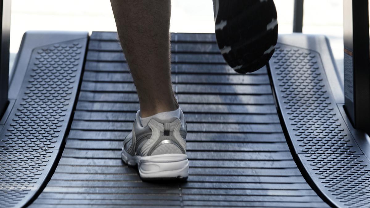 Cet entraînement active surtout les muscles des jambes et des fessiers, en plus d'améliorer la capacité cardiovasculaire.