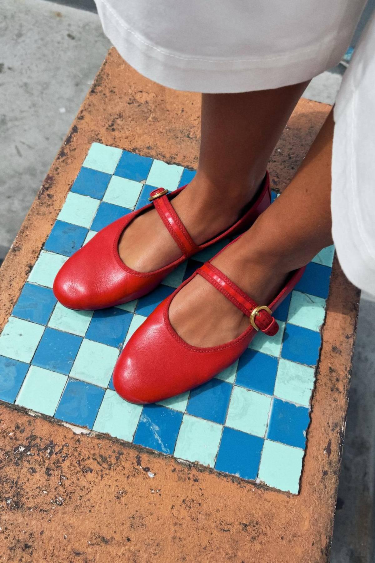 Ballerines plates en cuir rouge de Zara